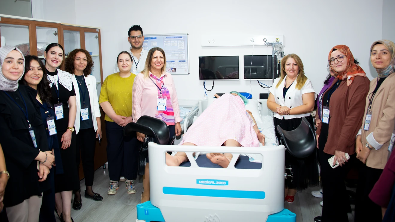 Hemşirelik bölümü öğrencileri, ÜNİDES destekli kursta bir araya geldi